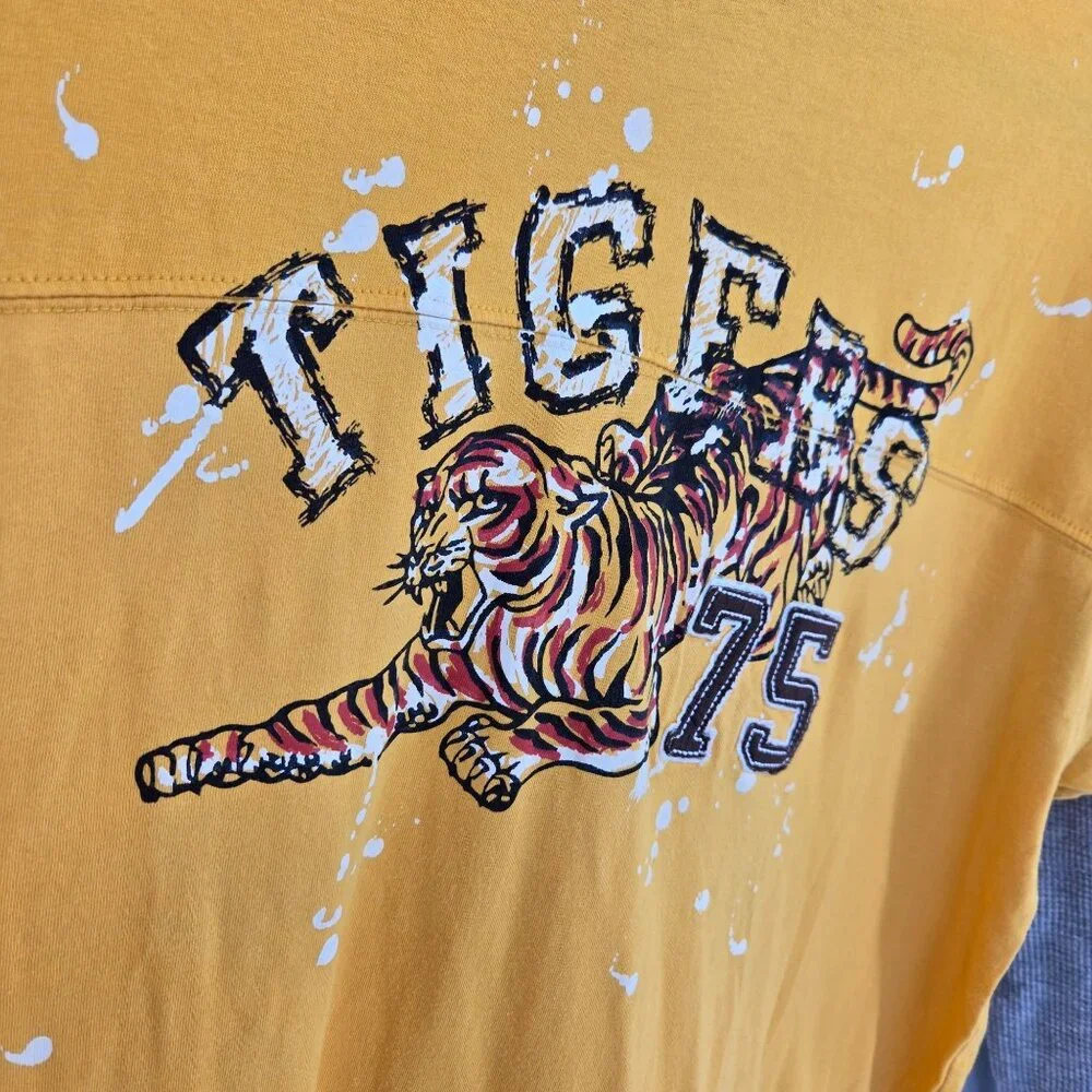 Arizona jeans co junior XL 18 20 waffle long sleeve mock layered yellow tiger